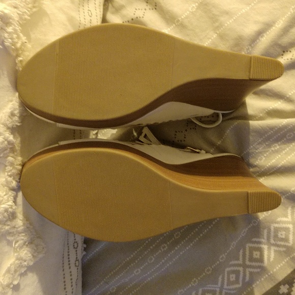 Shoedazzle white lattice wedge size 10 - Picture 5 of 14